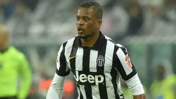 Evra 4,5. Lascia tutta la sua esperienza a Torino e in Qatar porta una prestazione piena di sbavature e di errori che contribuiscono alla doppia rimonta partenopea.