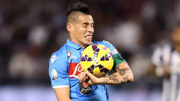 Hamsik 7,5. Soprattutto nella prima frazione fa il bello e il cattivo tempo. Finalmente a suo agio, fa girare palla tenta il tiro ed è sfortunato colpendo un palo. Voleva questo trofeo ad ogni costo.