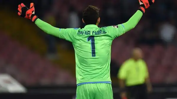 Rafael 7,5. E' sempre fastidioso vedere un portiere che ai calci di rigori balla sulla linea e fa giochi mentali indicando al suo avversario un angolo. Il suo sistema è però decisamente efficace.