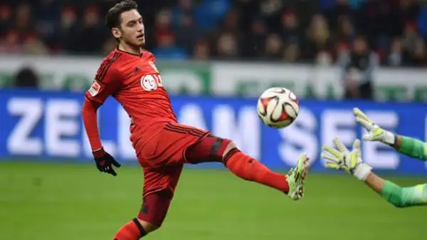 Hakan Çalhanoğlu (20 anni, Bayer Leverkusen). Grande speranza di un calcio turco in decadenza: visione di gioco fuori dalla norma, ottimi piedi, gran tiro dalla distanza. Paragonato a Fabregas.