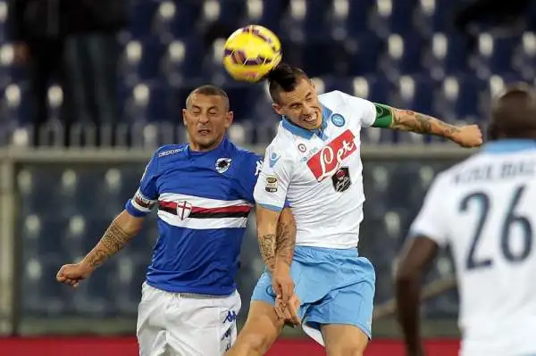 Samp beffata nel finale: Napoli terzo. Blucerchiati avanti con Eder a Marassi. Ma i partenopei, in inferiorità numerica, impattano in pieno recupero con Duvan Zapata e li sopravanzano in classifica.