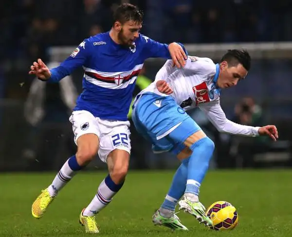 Samp beffata nel finale: Napoli terzo. Blucerchiati avanti con Eder a Marassi. Ma i partenopei, in inferiorità numerica, impattano in pieno recupero con Duvan Zapata e li sopravanzano in classifica.
