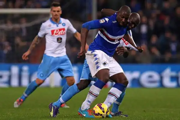 Samp beffata nel finale: Napoli terzo. Blucerchiati avanti con Eder a Marassi. Ma i partenopei, in inferiorità numerica, impattano in pieno recupero con Duvan Zapata e li sopravanzano in classifica.