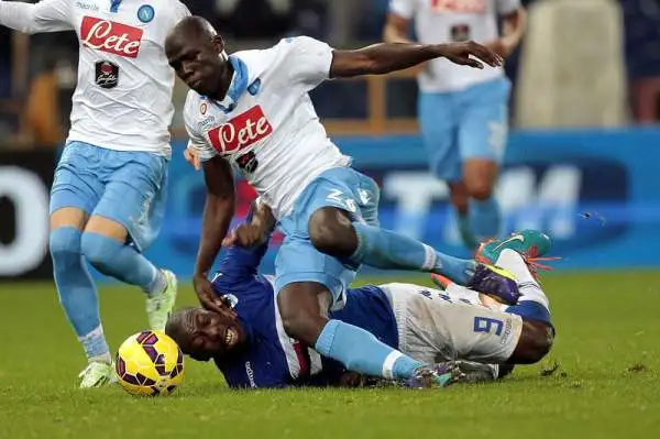 Samp beffata nel finale: Napoli terzo. Blucerchiati avanti con Eder a Marassi. Ma i partenopei, in inferiorità numerica, impattano in pieno recupero con Duvan Zapata e li sopravanzano in classifica.