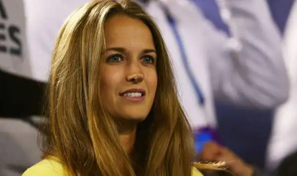 Molto più compassato il tifo di Kim Sears per Murray.
