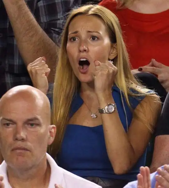 Ancora Jelena Ristic, mentre palpita per il suo Nole.