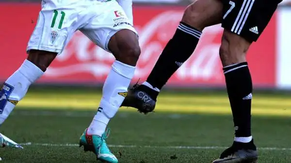 Dopo una prestazione non all'altezza all'82' il portoghese, visibilmente nervoso, ha tirato prima un calcio e poi un pugno al terzino avversario Edimar.