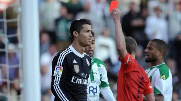 Il Pallone d'Oro è stato immediatamente espulso, ma i compagni si sono poi imposti nel finale con la rete dal dischetto del gallese Bale.