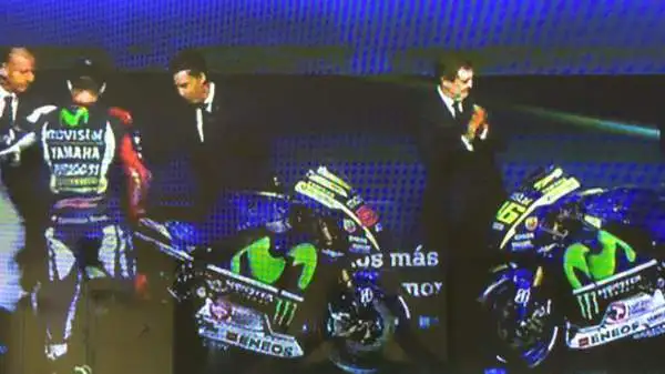 Presentata a Madrid la Yamaha che guideranno Valentino Rossi e Jorge Lorenzo nel 2015.