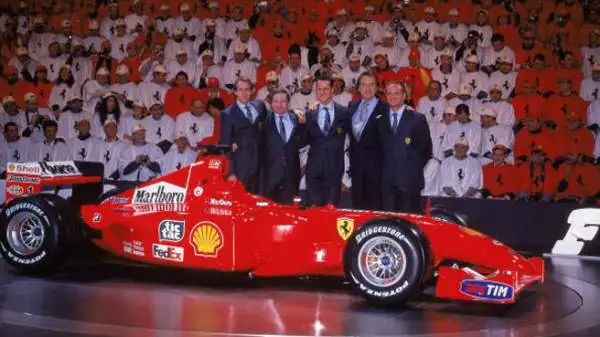 La Ferrari F2001 venne ancora guidata alla vittoria del titolo mondiale da Michael Schumacher. Barrichello, confermato seconda guida, contribuì a quello costruttori.