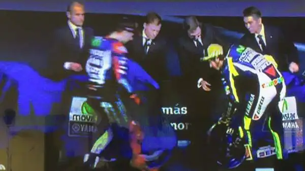 Presentata a Madrid la Yamaha che guideranno Valentino Rossi e Jorge Lorenzo nel 2015.
