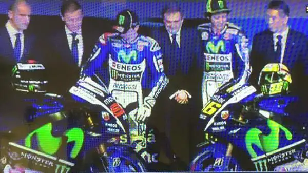 Presentata a Madrid la Yamaha che guideranno Valentino Rossi e Jorge Lorenzo nel 2015.