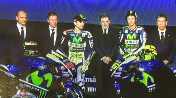 Presentata a Madrid la Yamaha che guideranno Valentino Rossi e Jorge Lorenzo nel 2015.
