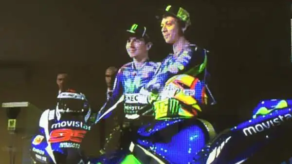 Presentata a Madrid la Yamaha che guideranno Valentino Rossi e Jorge Lorenzo nel 2015.