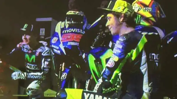 Presentata a Madrid la Yamaha che guideranno Valentino Rossi e Jorge Lorenzo nel 2015.