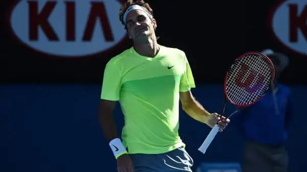 Impresa dell'altoatesino che batte in quattro set lo svizzero e vola agli ottavi dell'Australian Open.