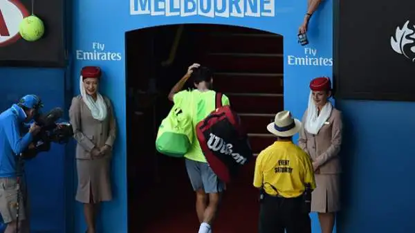 Impresa dell'altoatesino che batte in quattro set lo svizzero e vola agli ottavi dell'Australian Open.