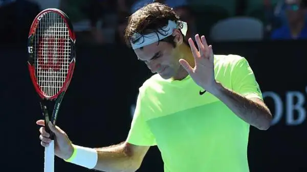 Impresa dell'altoatesino che batte in quattro set lo svizzero e vola agli ottavi dell'Australian Open.