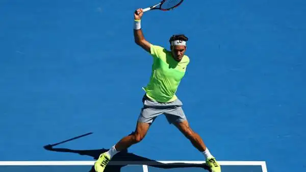 Impresa dell'altoatesino che batte in quattro set lo svizzero e vola agli ottavi dell'Australian Open.