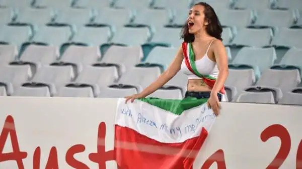 Le tifose si scatenano durante le partite valide per la fase finale della Coppa d'Asia.