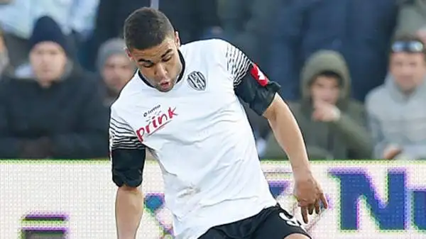Cesena-Chievo 0-1. Defrel 5. E' l'uomo che ha risollevato il Cesena e sarà il fiore all'occhiello del mercato bianconero. Ma nella partita crocevia della stagione è impalpabile.
