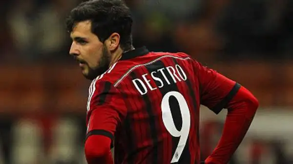 Chievo-Milan 0-0. Destro 5. Ha una grande chance in avvio ma spreca malamente, poi i compagni non lo vedono quasi mai.