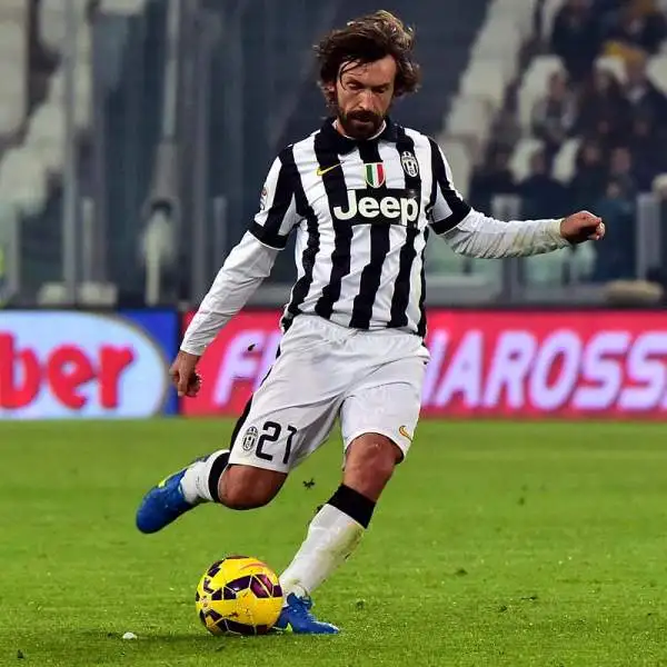 La Juventus soffre ma piega l'Atalanta, passata in vantaggio con un gol di Migliaccio, grazie alle reti di Llorente e Pirlo.