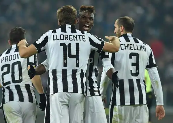 La Juventus soffre ma piega l'Atalanta, passata in vantaggio con un gol di Migliaccio, grazie alle reti di Llorente e Pirlo.