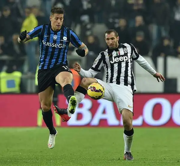 La Juventus soffre ma piega l'Atalanta, passata in vantaggio con un gol di Migliaccio, grazie alle reti di Llorente e Pirlo.