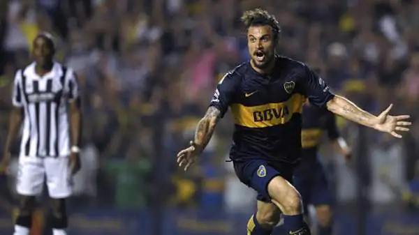 Partenza con il botto di Osvaldo con la nuova casacca del Boca. L'ex nerazzurro ha segnato una delle due reti che hanno permesso al Boca di superare i Wanderers di Montevideo in Coppa Libertadores.