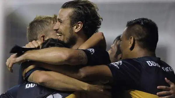 Partenza con il botto di Osvaldo con la nuova casacca del Boca. L'ex nerazzurro ha segnato una delle due reti che hanno permesso al Boca di superare i Wanderers di Montevideo in Coppa Libertadores.