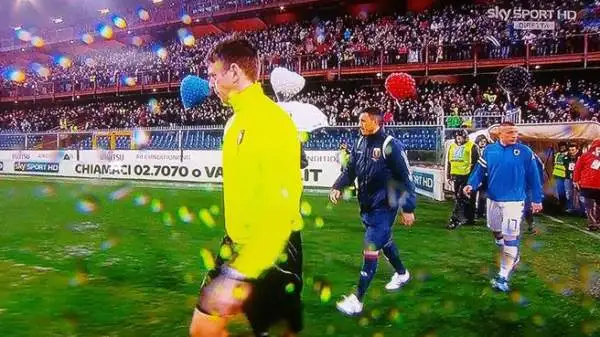 L'arbitro, effettuato il sopralluogo prima del calcio d'inizio, ha inizialmente deciso di rimandare l'inizio della partita di un quarto d'ora.
