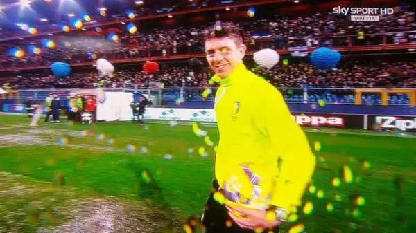 La decisione è stata presa dall'arbitro designato per la partita, Gianluca Rocchi di Firenze.