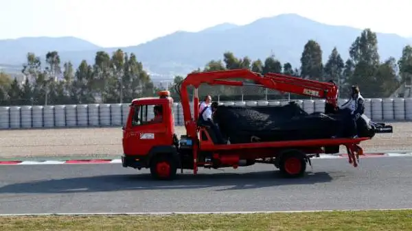 Le vetture, però, sono state portate via dai mezzi di rimozione del circuito catalano.