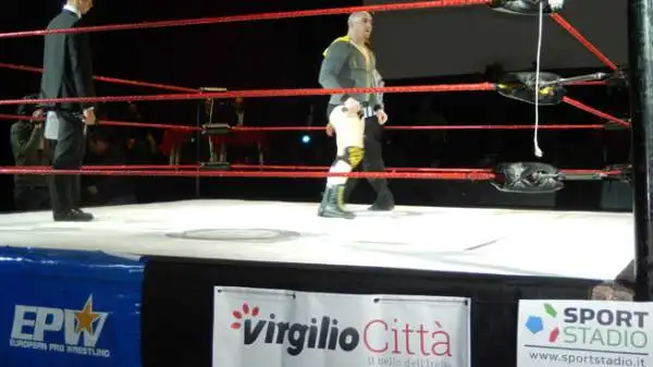 La Total Nonstop Action Wrestling ha scelto un evento benefico promosso dalla EPW (European Pro Wrestling) per fare il suo esordio in Italia.