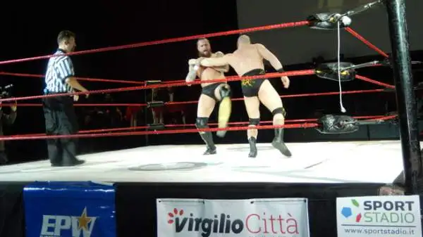 La Total Nonstop Action Wrestling ha scelto un evento benefico promosso dalla EPW (European Pro Wrestling) per fare il suo esordio in Italia.