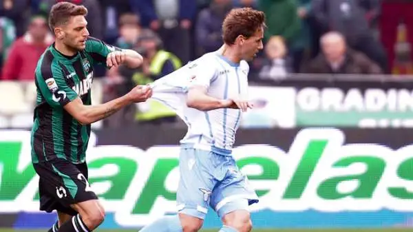 Sassuolo-Lazio 0-3. Biglia 7,5. Il cervello dei biancocelesti, un regista vecchio stampo che catalizza ogni azione smistando i palloni con grande intelligenza.