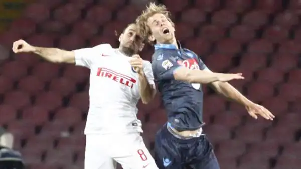 Napoli-Inter 2-2. Palacio 7. Un giocatore ritrovato rispetto ai primi mesi del campionato. Segna un gol con grande caparbietà, poi si procura il rigore del pareggio.