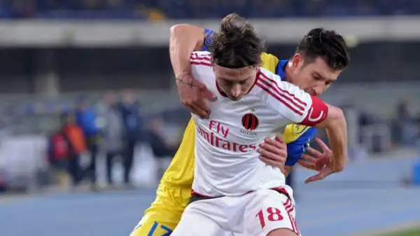 Chievo-Milan 0-0. Montolivo 5. Molto lento, perde tanti palloni. Il fatto che giochi comunque nonostante le condizioni precarie fa riflettere sul valore attuale della rosa rossonera.