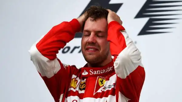 Sui gradini più bassi del podio in Malesia Hamilton e Rosberg, dati per dominatori alle vigilia sulle loro Mercedes, non più così inarrivabili. 