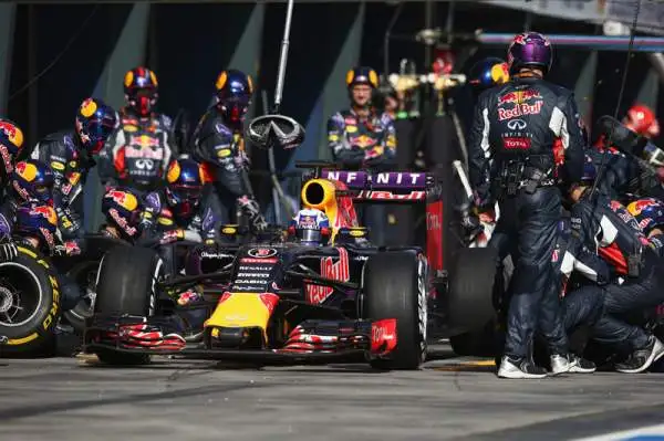 Dominio Hamilton, Vettel subito terzo. Il Gran Premio d'Australia sorride al campione del mondo e alla Mercedes (secondo Rosberg), ma la Ferrari è seconda forza.