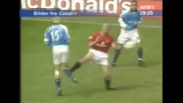 21 aprile 2001. Roy Keane, che si era lesionato un ginocchio nel 1997 dopo un intervento killer di Alf-Inge Håland, si "vendicò" in questo modo. Il norvegese si ritirò, Keane fermato per 8 giornate.