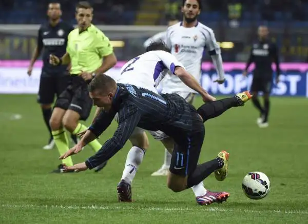 Inter-Fiorentina 0-1. Podolski 5. Altra prestazione da dimenticare per il tedesco, completamente a disagio nello scacchiere nerazzurro. E come se non bastasse sono arrivati i rimbrotti di Mancini.