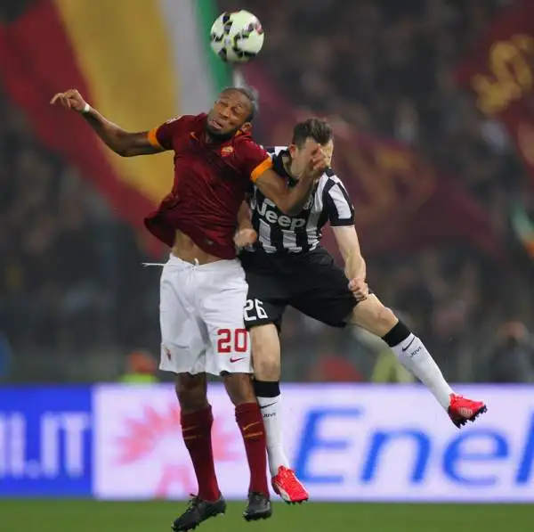 Cuore Roma, 1-1 con la Juve. Keita, dopo l'espulsione di Torosidis, risponde al gol di Tevez: i punti di distacco in classifica restano 9.