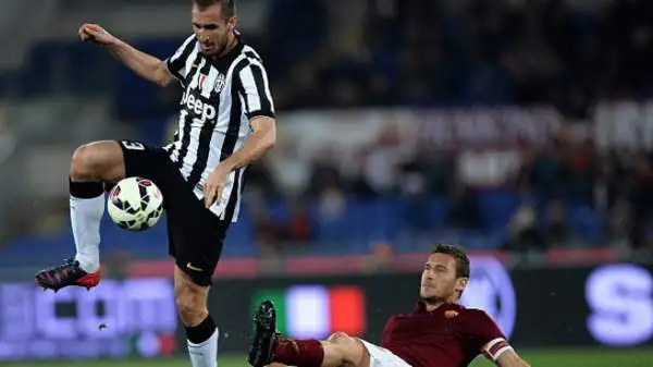 Chiellini 6,5. Spostato come terzo a sinistra nella difesa a tre dimostra di non aver perso quegli automatismi.