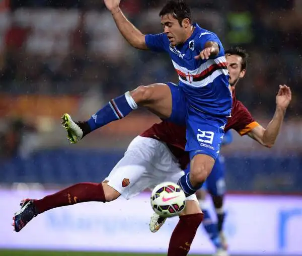 Roma, tracollo casalingo con la Samp. I giallorossi attaccano e non segnano nel primo tempo, nella ripresa cedono sotto i colpi di De Silvestri e Muriel.