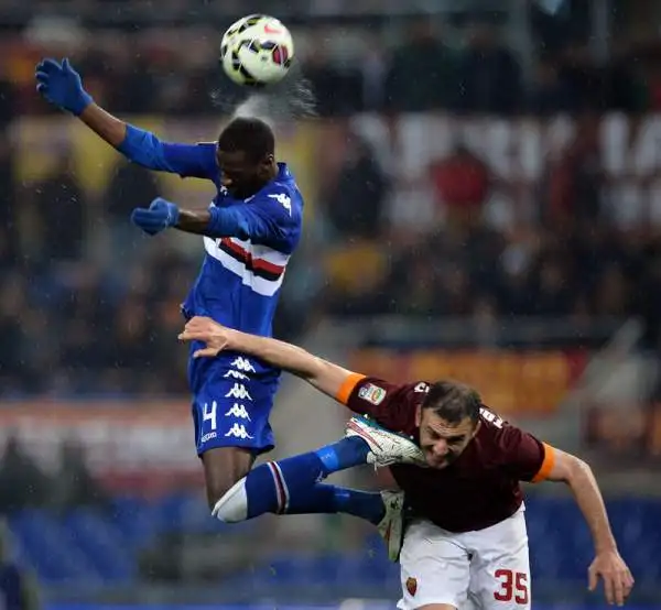 Roma, tracollo casalingo con la Samp. I giallorossi attaccano e non segnano nel primo tempo, nella ripresa cedono sotto i colpi di De Silvestri e Muriel.