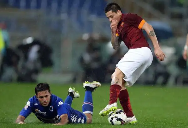 Roma, tracollo casalingo con la Samp. I giallorossi attaccano e non segnano nel primo tempo, nella ripresa cedono sotto i colpi di De Silvestri e Muriel.