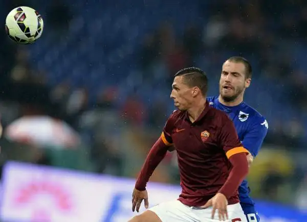 Roma, tracollo casalingo con la Samp. I giallorossi attaccano e non segnano nel primo tempo, nella ripresa cedono sotto i colpi di De Silvestri e Muriel.