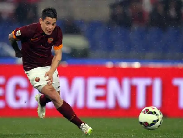 Roma, tracollo casalingo con la Samp. I giallorossi attaccano e non segnano nel primo tempo, nella ripresa cedono sotto i colpi di De Silvestri e Muriel.